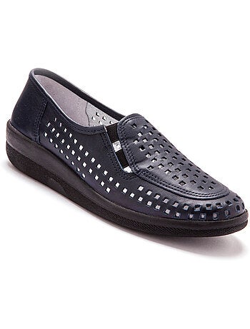 Mocassins en cuir perforés
