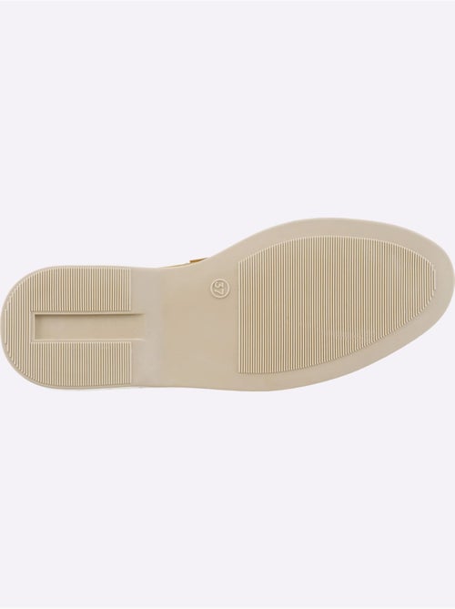 Mocassins matière synthétique - taille standard - helline - Kiabi Mocassins matière synthétique - taille standard - helline - Kiabi
