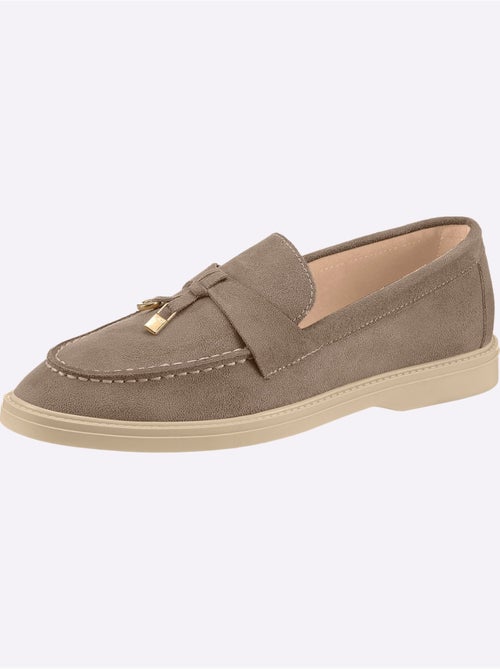 Mocassins matière synthétique - taille standard - helline - Kiabi Mocassins matière synthétique - taille standard - helline - Kiabi