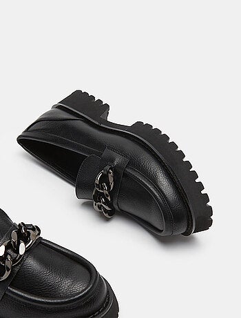 Mocassins semelles crantées et chaînette BATA