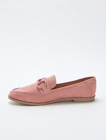 Mocassins type suédine avec bijou décoratif sur le dessus