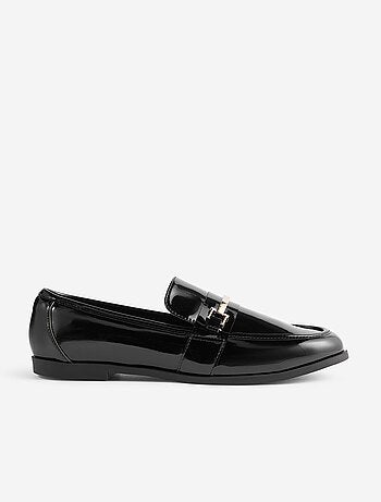 Mocassins vernies avec bijoux dorés fantaisies