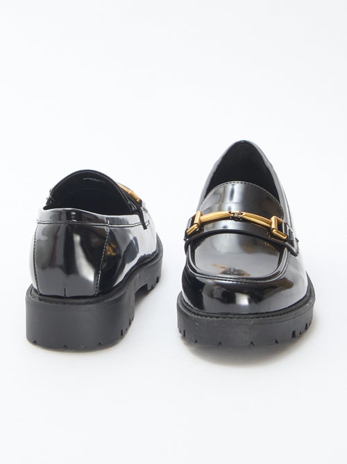 Mocassins vernis avec sangle dorée - Kiabi