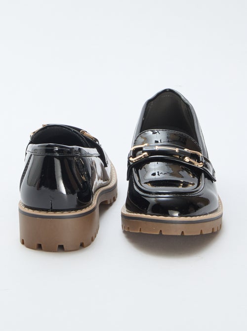 Mocassins vernis avec sangles dorées décoratives - Kiabi