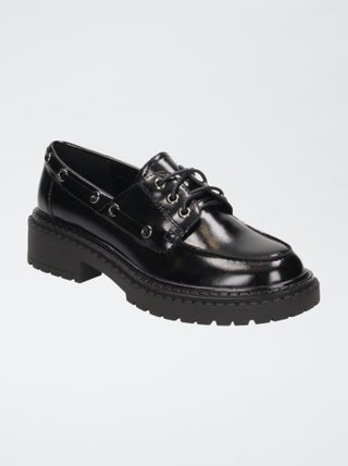 Mocassins vernis avec semelles crantées