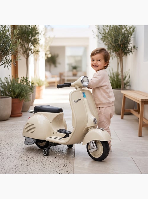 Moto scooter électrique enfant licence officielle vespa 5 km/h max. - Kiabi