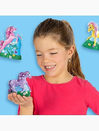Moulage en plâtre et peinture : Trois chevaux