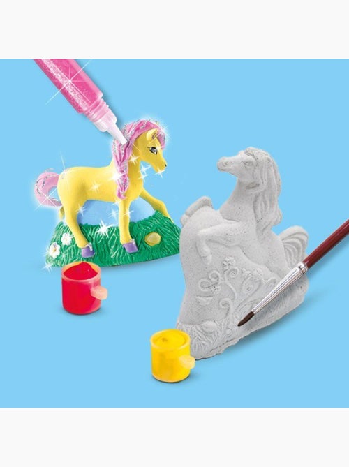 Moulage en plâtre et peinture : Trois chevaux - Kiabi