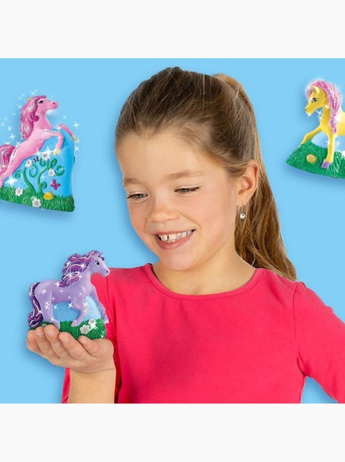 Moulage en plâtre et peinture : Trois chevaux - Kiabi