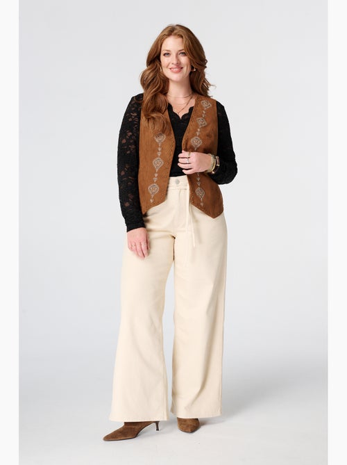 Ms Mode Gilet Sans Manches gilet avec broderies et clous - Kiabi Ms Mode Gilet Sans Manches gilet avec broderies et clous - Kiabi