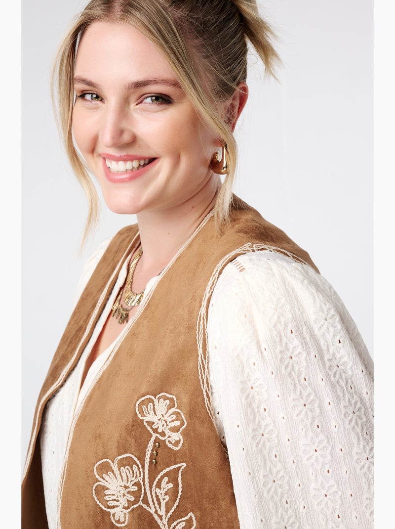 MS MODE Gilet sans manches Gilet en suédine avec broderie Cognac - Kiabi