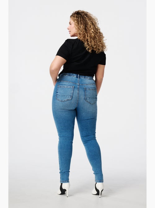 MS MODE Jean Tregging avec un look denim - Kiabi