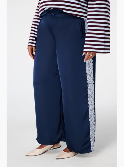 Ms mode pantalon avec détails en dentelle sur les côtés - Kiabi Ms mode pantalon avec détails en dentelle sur les côtés - Kiabi