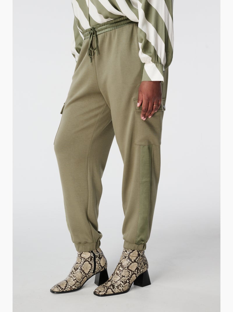 MS MODE Pantalon Pantalon de survêtement avec poches Vert sauge/Blanc cassé/Sable - Kiabi