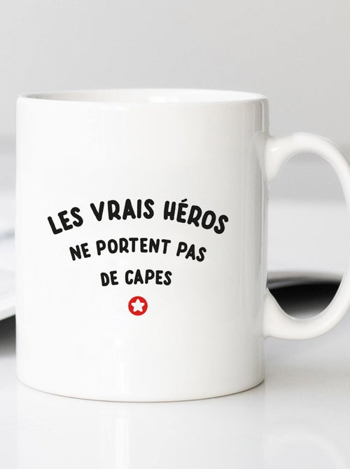 Mug LES VRAIS HEROS NE PORTENT PAS DE CAPES - Kiabi