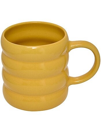 Mug poolside