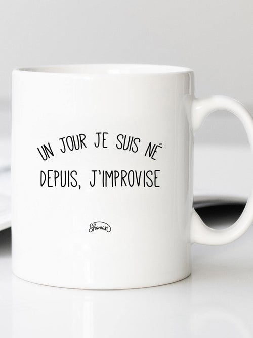 Mug UN JOUR JE SUIS NÉ DEPUIS, J'IMPROVISE - Kiabi