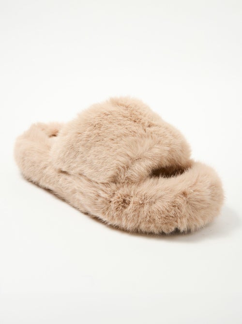 Mule tendance en fausse fourrure - Kiabi