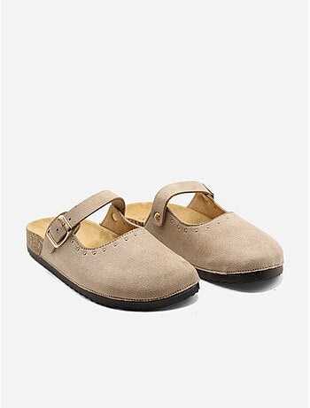 Mules à ardillon clouté