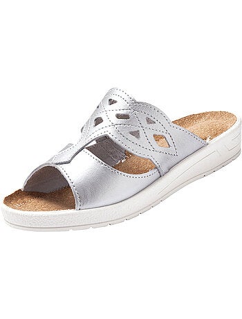 Mules à perforations fantaisie