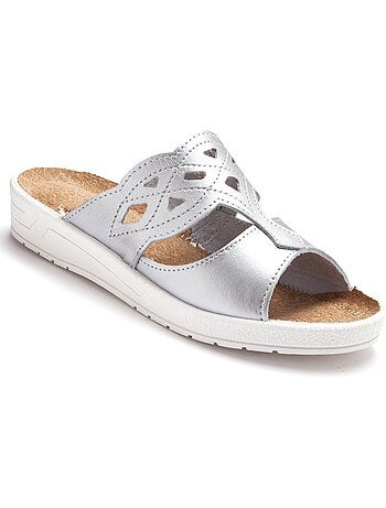 Mules à perforations fantaisie