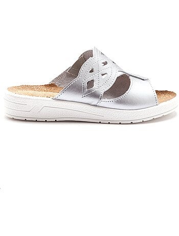 Mules à perforations fantaisie