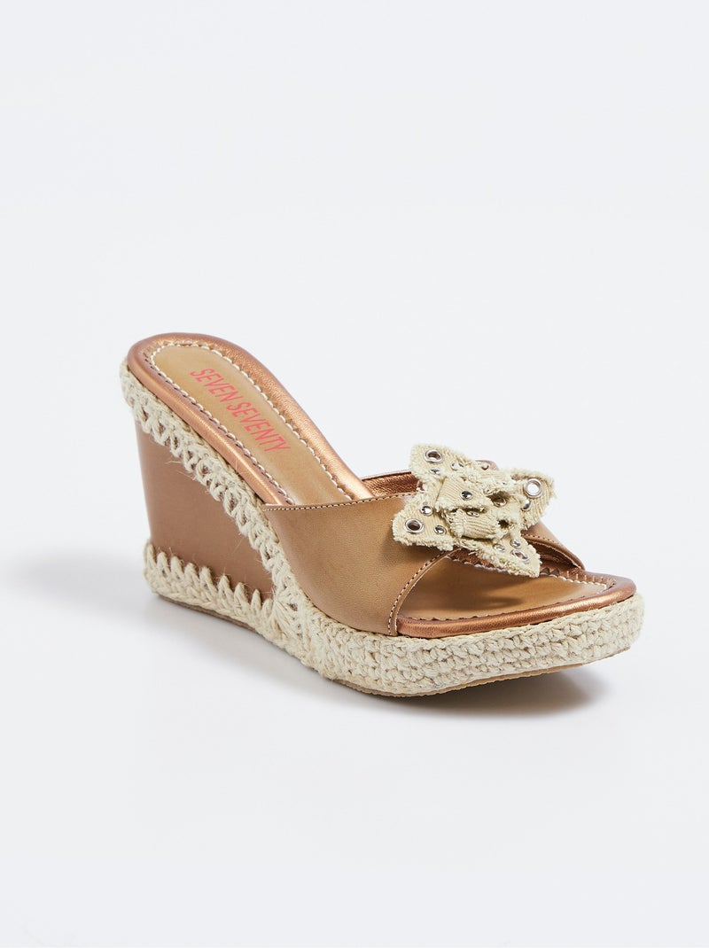 Mules à talon compensé fleur tissu Beige - Kiabi