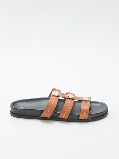 Mules avec boutons dorés fantaisies - Kiabi