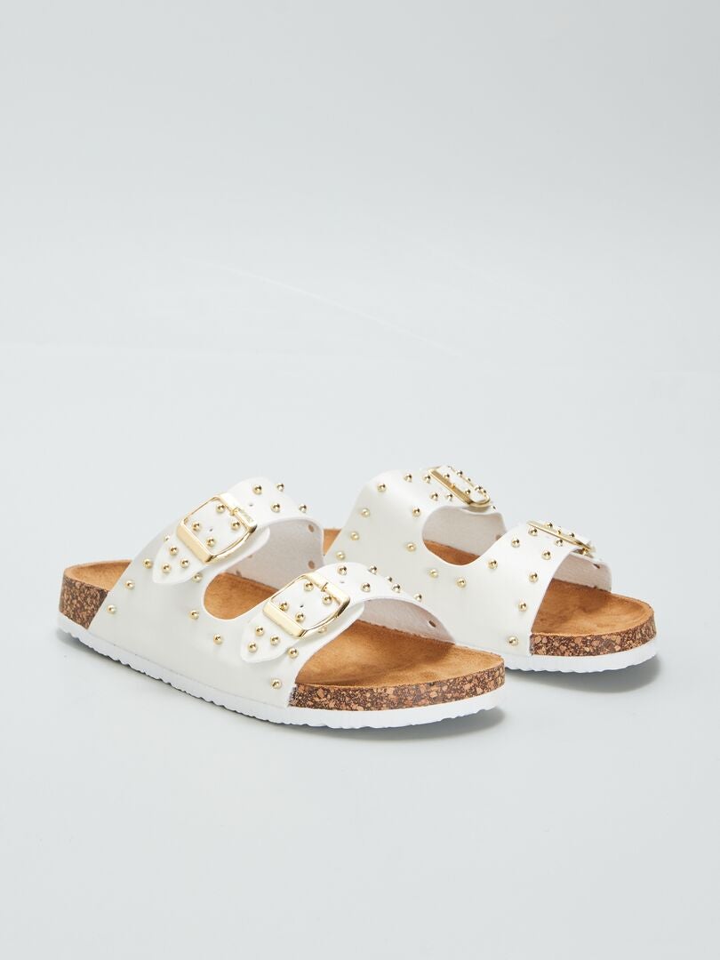 Mules avec brides cloutees