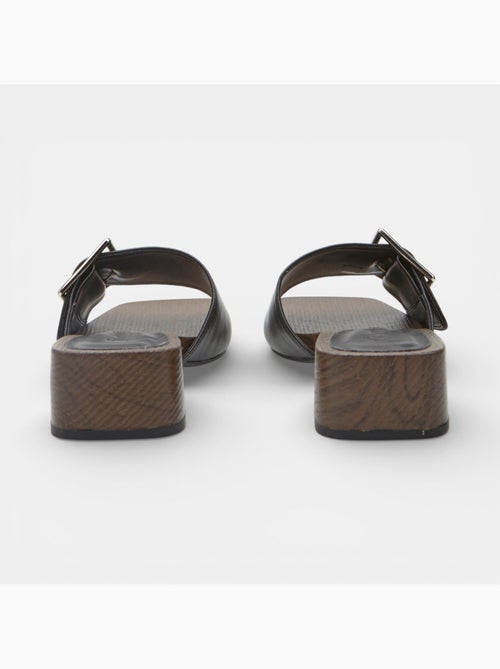 Mules Bata avec bande et boucle - Kiabi Mules Bata avec bande et boucle - Kiabi