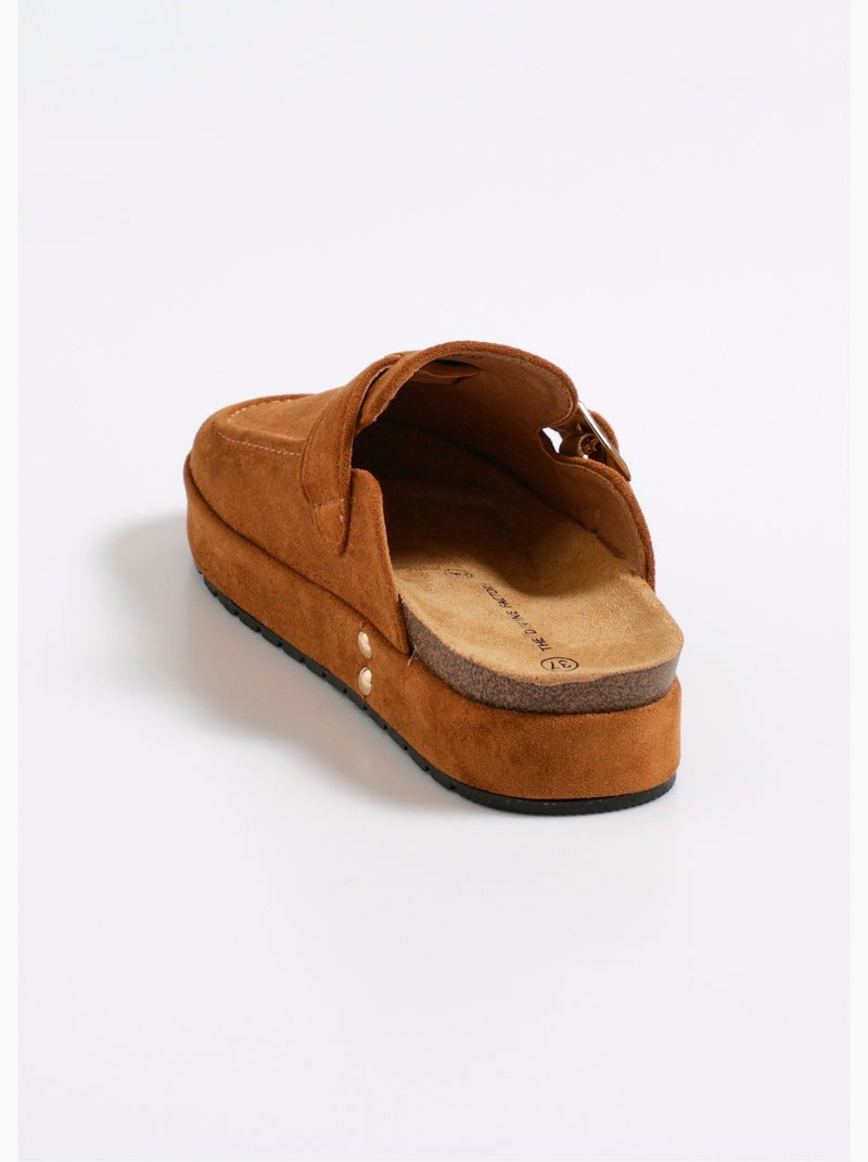 Mules compensées en suédine avec boucle Camel - Kiabi