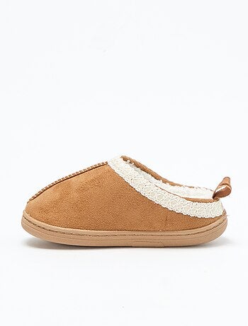 Mules en suédine avec détail