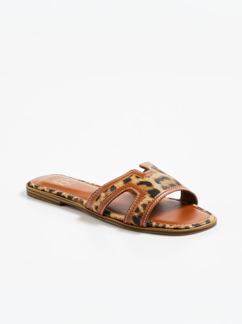 Mules plates chic en simili uni et léopard - Kiabi