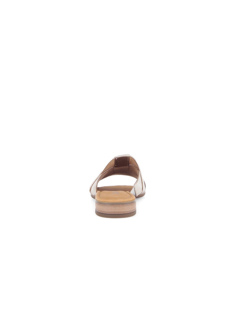 Mules poudrées métallisées en cuir métallisé Or rose - Kiabi