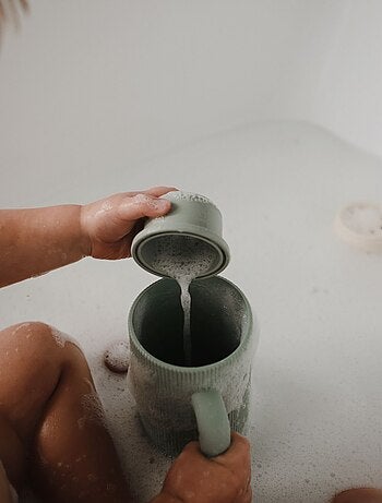 Mushie - gobelet de rinçage pour le bain