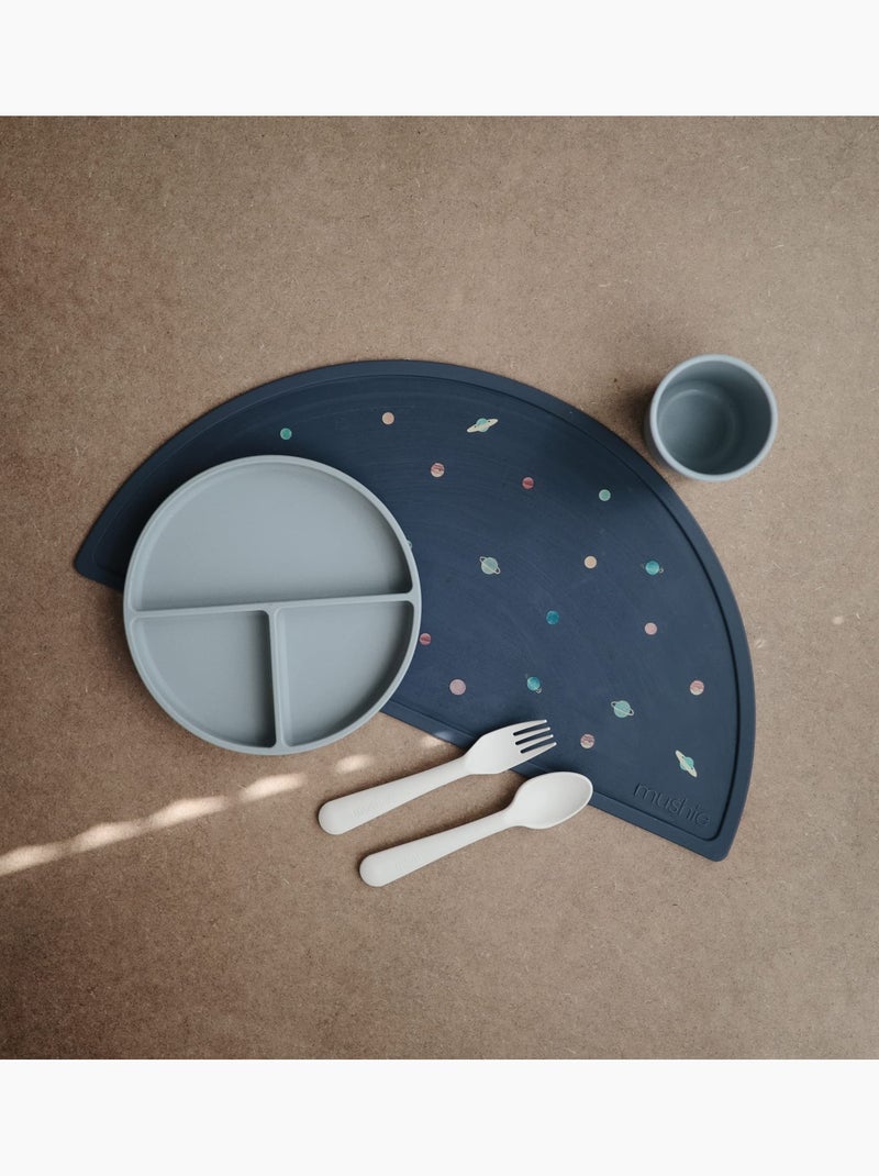 Mushie - set de table en silicone bleu marine à motif planètes pour enfant Bleu marine - Kiabi