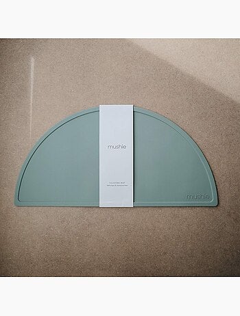 Mushie - set de table en silicone vert cambridge blue pour enfant