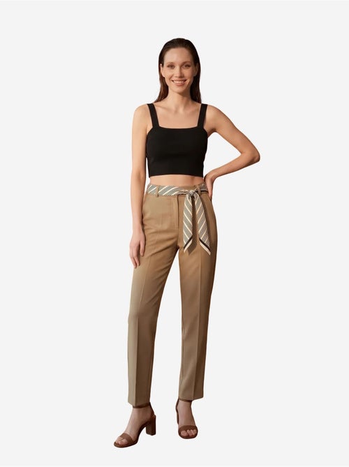 My fashion pantalon en crêpe à jambe droite et taille haute avec ceinture - Kiabi My fashion pantalon en crêpe à jambe droite et taille haute avec ceinture - Kiabi