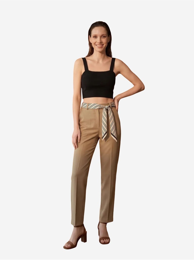 My fashion pantalon en crêpe à jambe droite et taille haute avec ceinture Grège - Kiabi