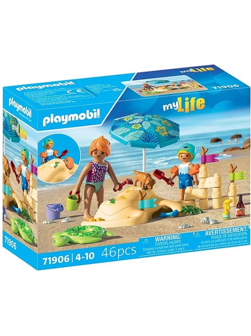 My Life Famille jouant dans le sable à la plage - Kiabi