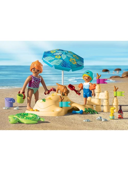 My Life Famille jouant dans le sable à la plage - Kiabi