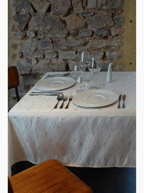 Nappe 145x300cm Facette rouge - Kiabi Nappe 145x300cm Facette rouge - Kiabi
