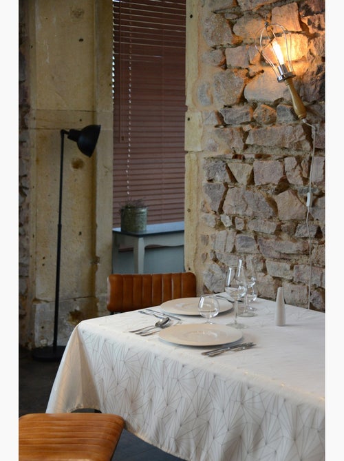 Nappe 145x300cm Facette rouge - Kiabi Nappe 145x300cm Facette rouge - Kiabi