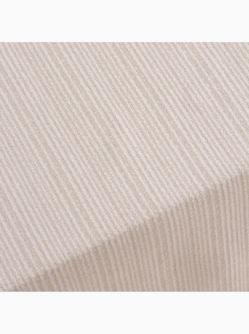 Nappe antitache avec tissu texturé à fines rayures - Gamusi. - Kiabi Nappe antitache avec tissu texturé à fines rayures - Gamusi. - Kiabi