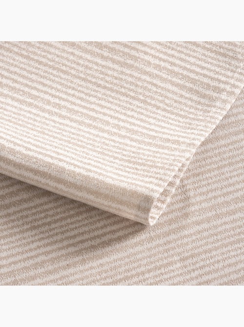 Nappe antitache avec tissu texturé à fines rayures - Gamusi. - Kiabi Nappe antitache avec tissu texturé à fines rayures - Gamusi. - Kiabi