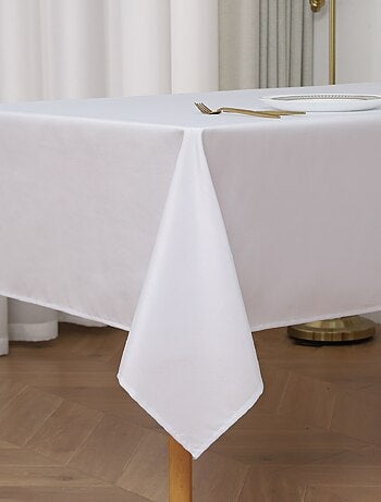 Nappe carrée et enduite antitache