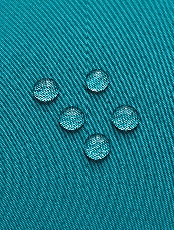 Nappe carrée et enduite antitache