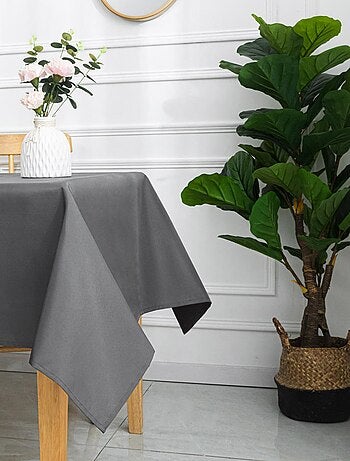 Nappe carrée et enduite antitache