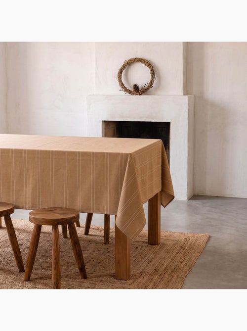 Nappe de noël avec rayures en fil lurex en relief - gamusi. - Kiabi Nappe de noël avec rayures en fil lurex en relief - gamusi. - Kiabi