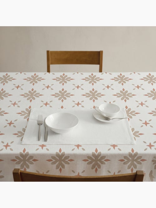 Nappe imprimée anti-taches style méditerranéen, motif géométrique floral - Gamusi - Kiabi Nappe imprimée anti-taches style méditerranéen, motif géométrique floral - Gamusi - Kiabi